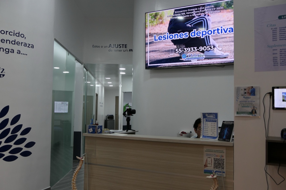 Recepción acogedora y área de espera Dolorfin Oceanía – CDMX Sur